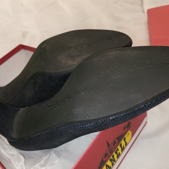 Vaneli Dayle Pumps - Picture 10 of 10